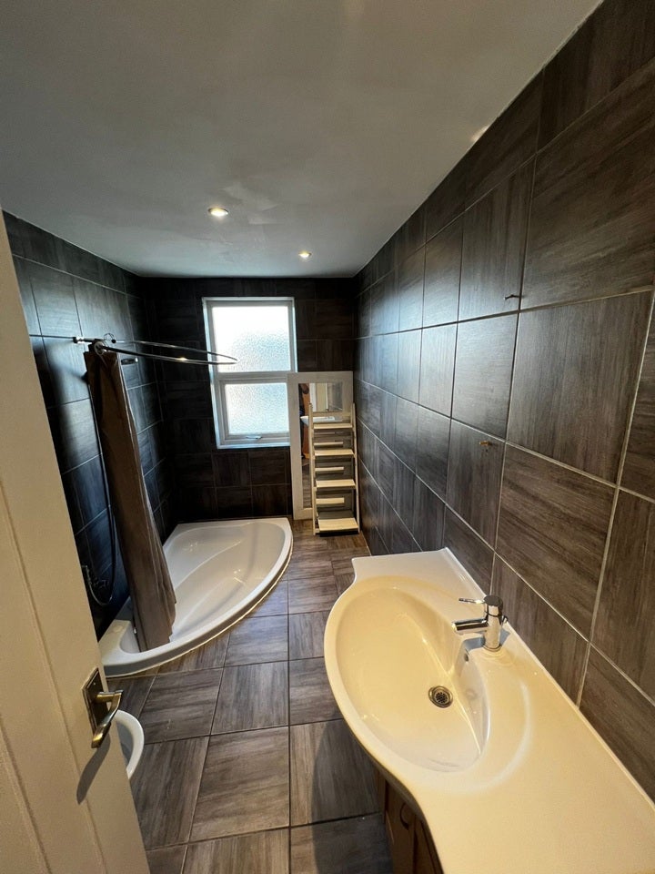Flat Lower Addiscombe Road in Greater London