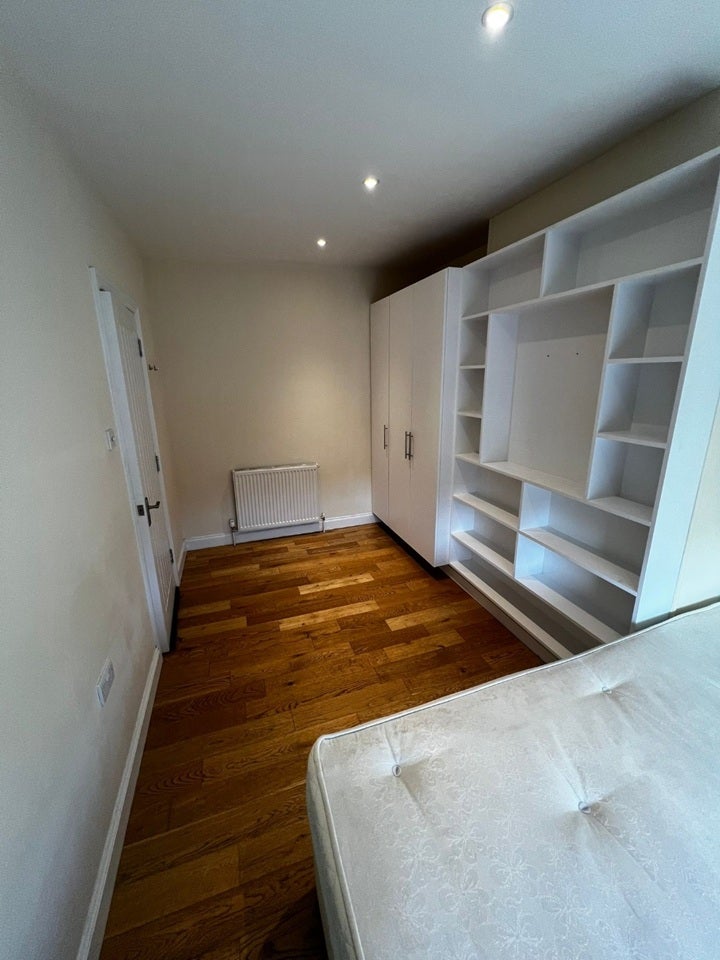 Flat Lower Addiscombe Road in Greater London