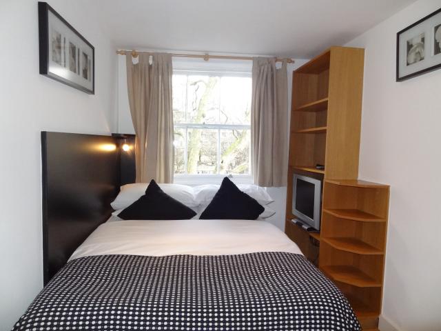 Flat Cartwright Gardens in Greater London