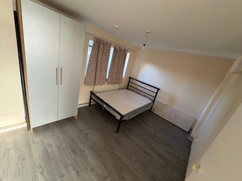 Room Windsor Road in Greater London