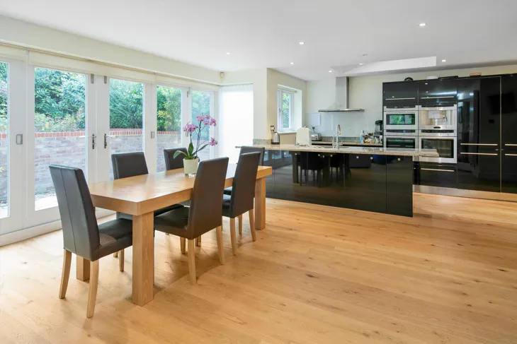 House Sandy Lane in Elmbridge