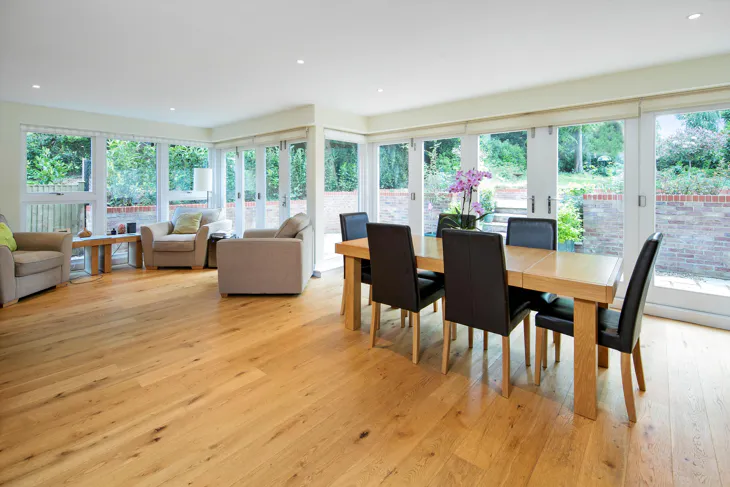 House Sandy Lane in Elmbridge