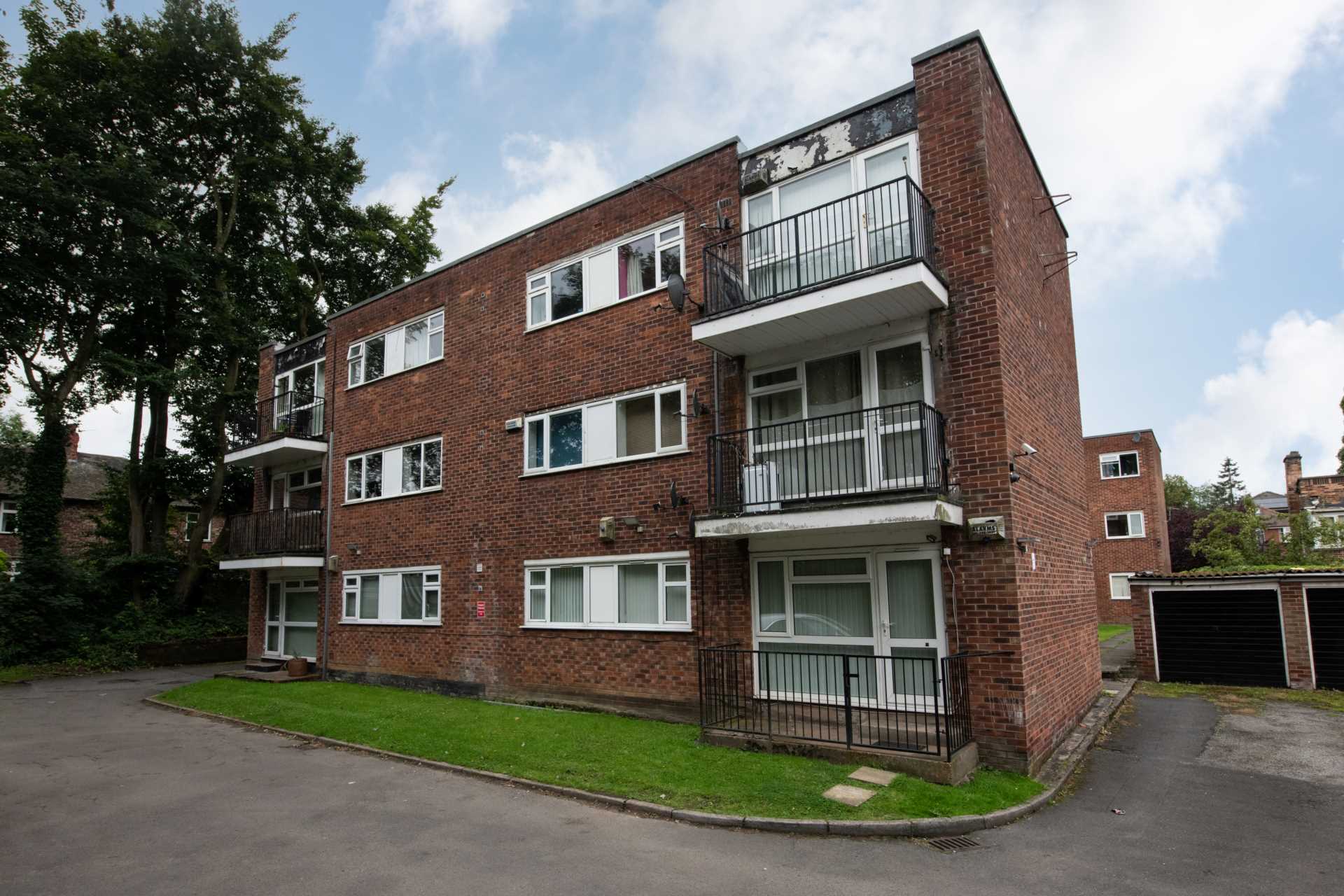 Flat Bowker Bank Avenue in Manchester