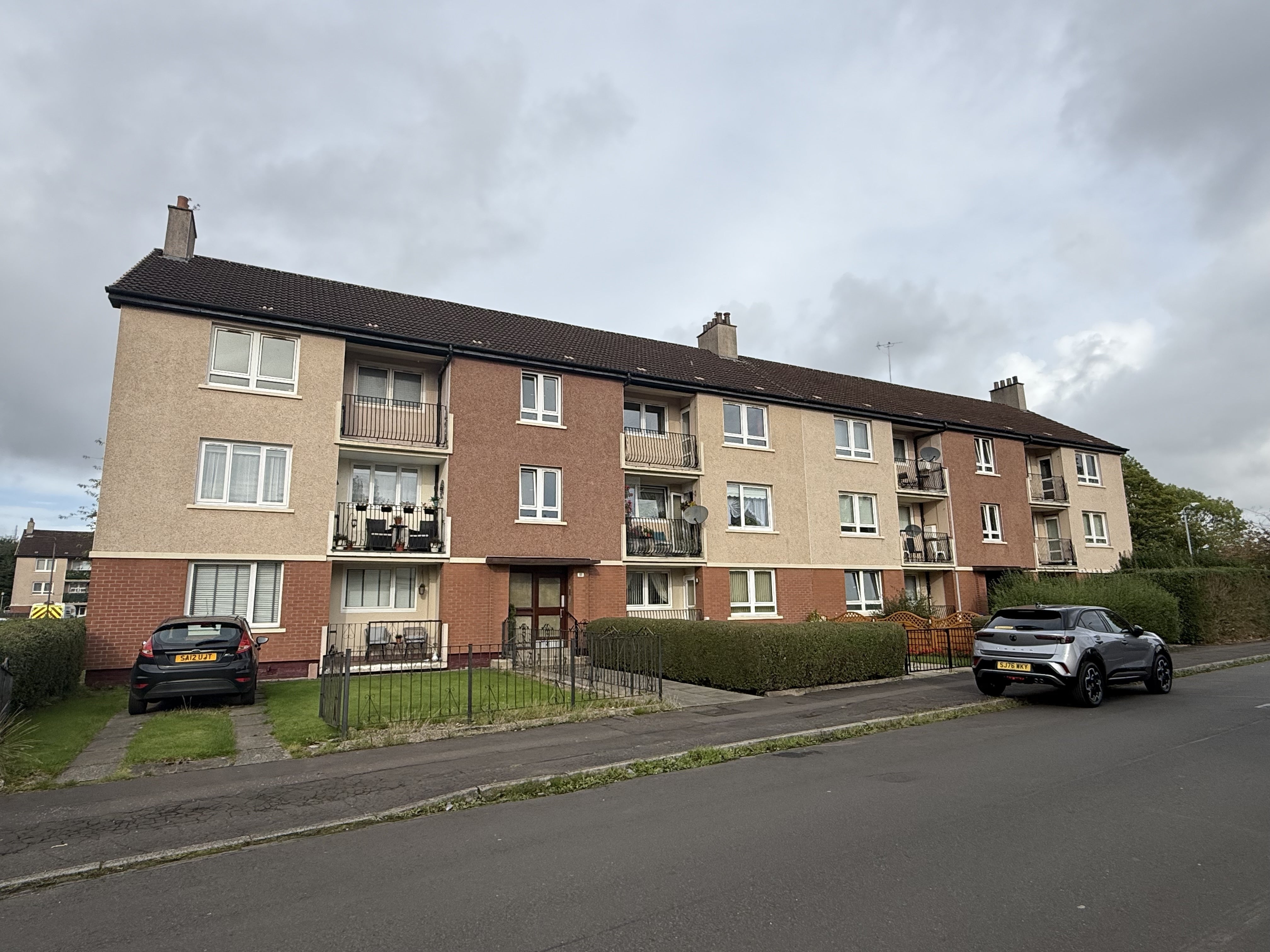 Flat Lesmuir Drive in Glasgow