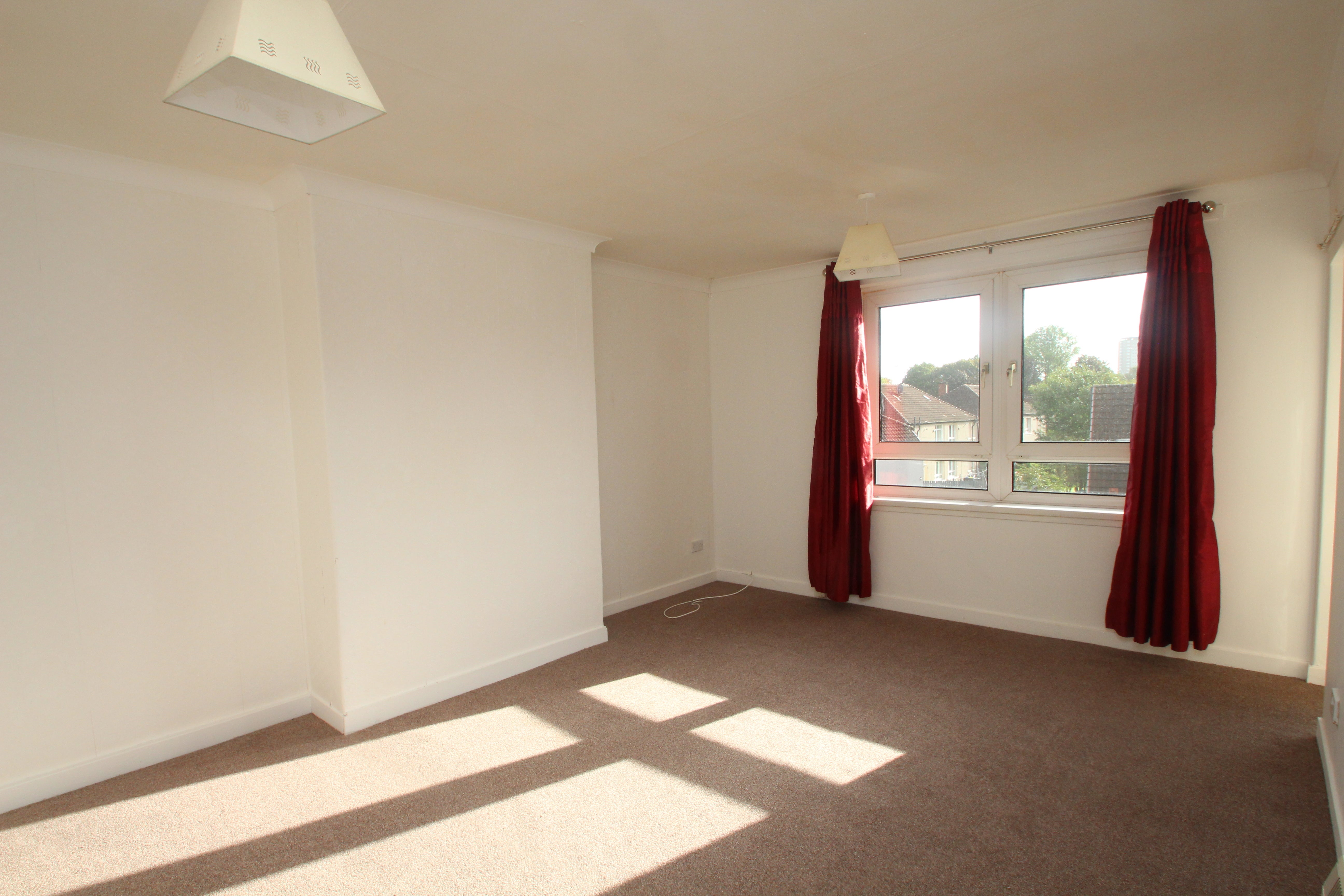 Flat Lesmuir Drive in Glasgow