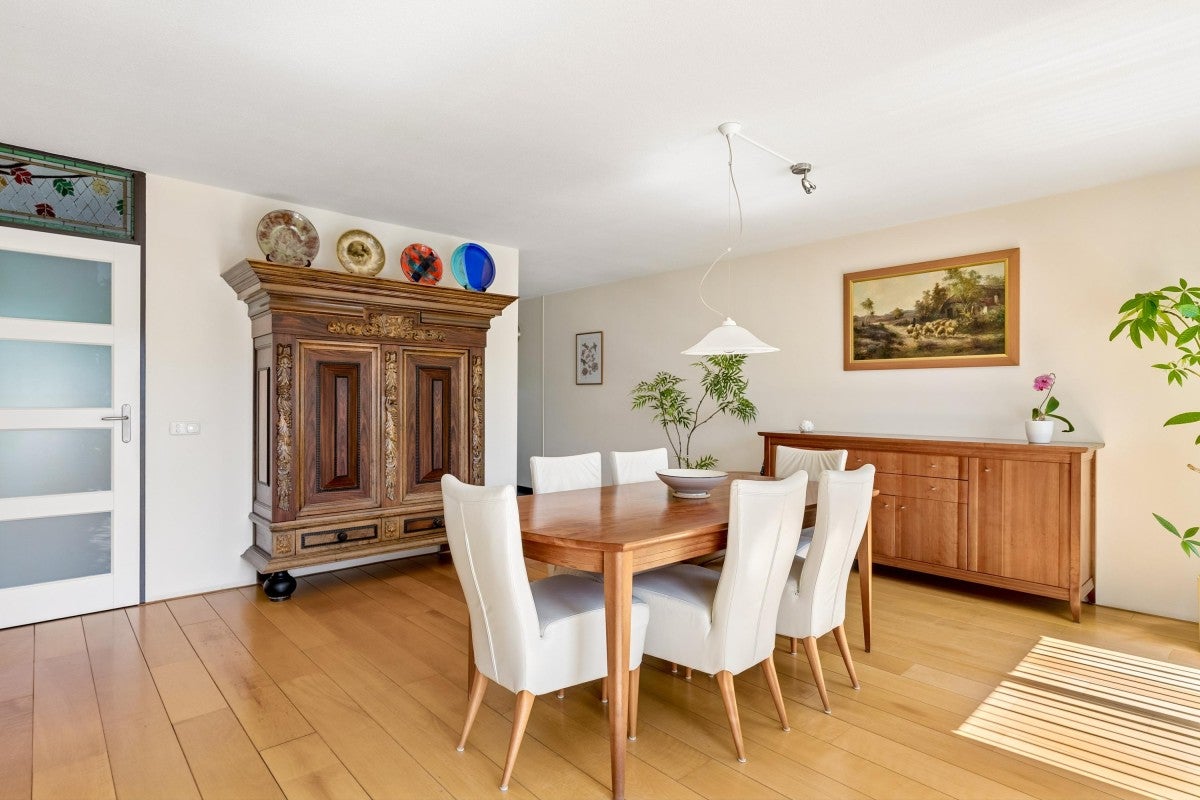 Tussenwoning te koop: Herfststraat 28, Almere