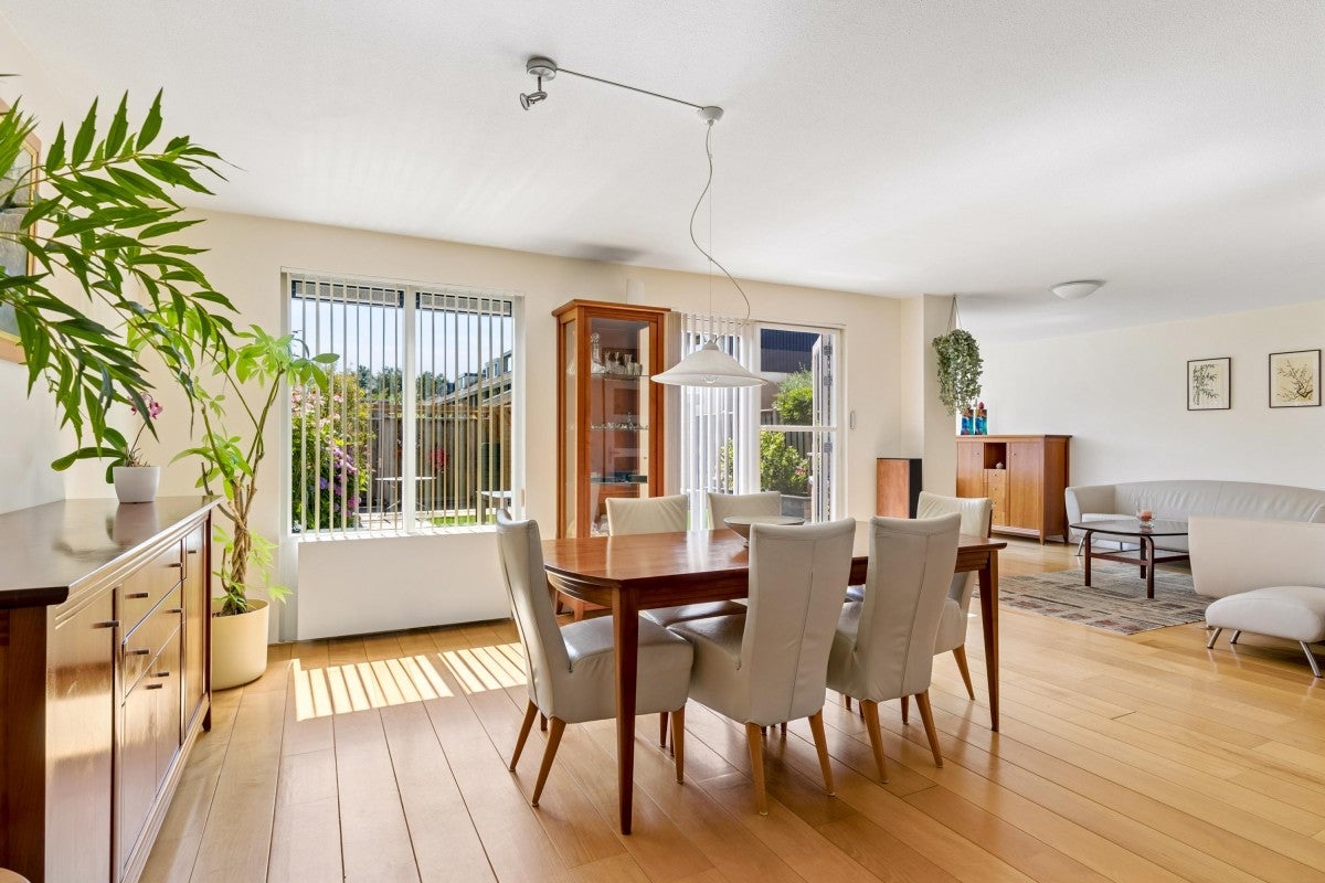 Tussenwoning te koop: Herfststraat 28, Almere