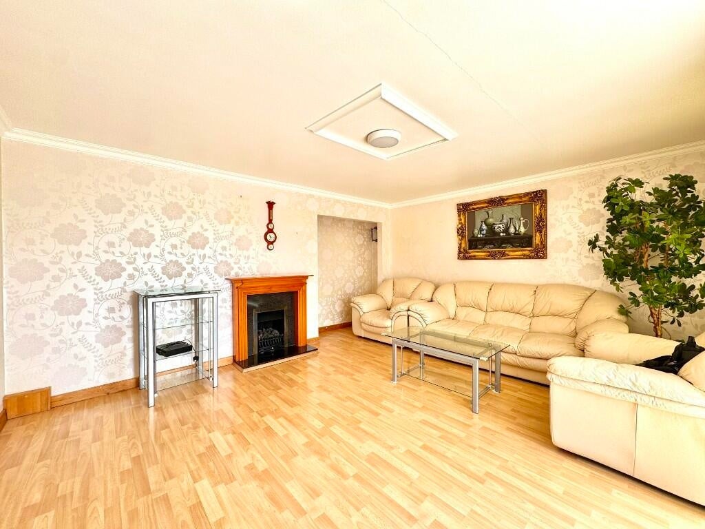 House Hawthorn Gardens in Weston-super-Mare