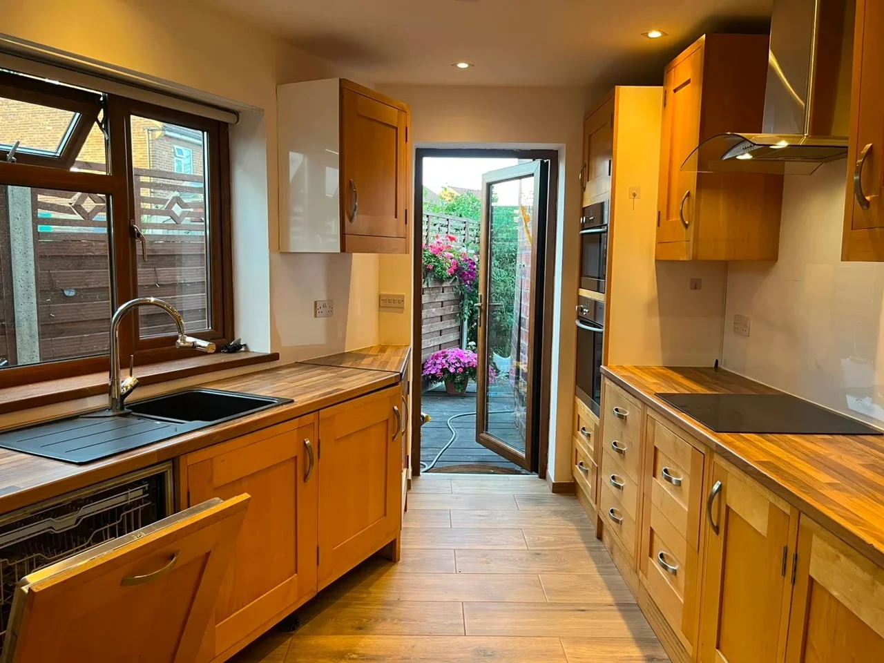 Flat Dunedin Road in Greater London