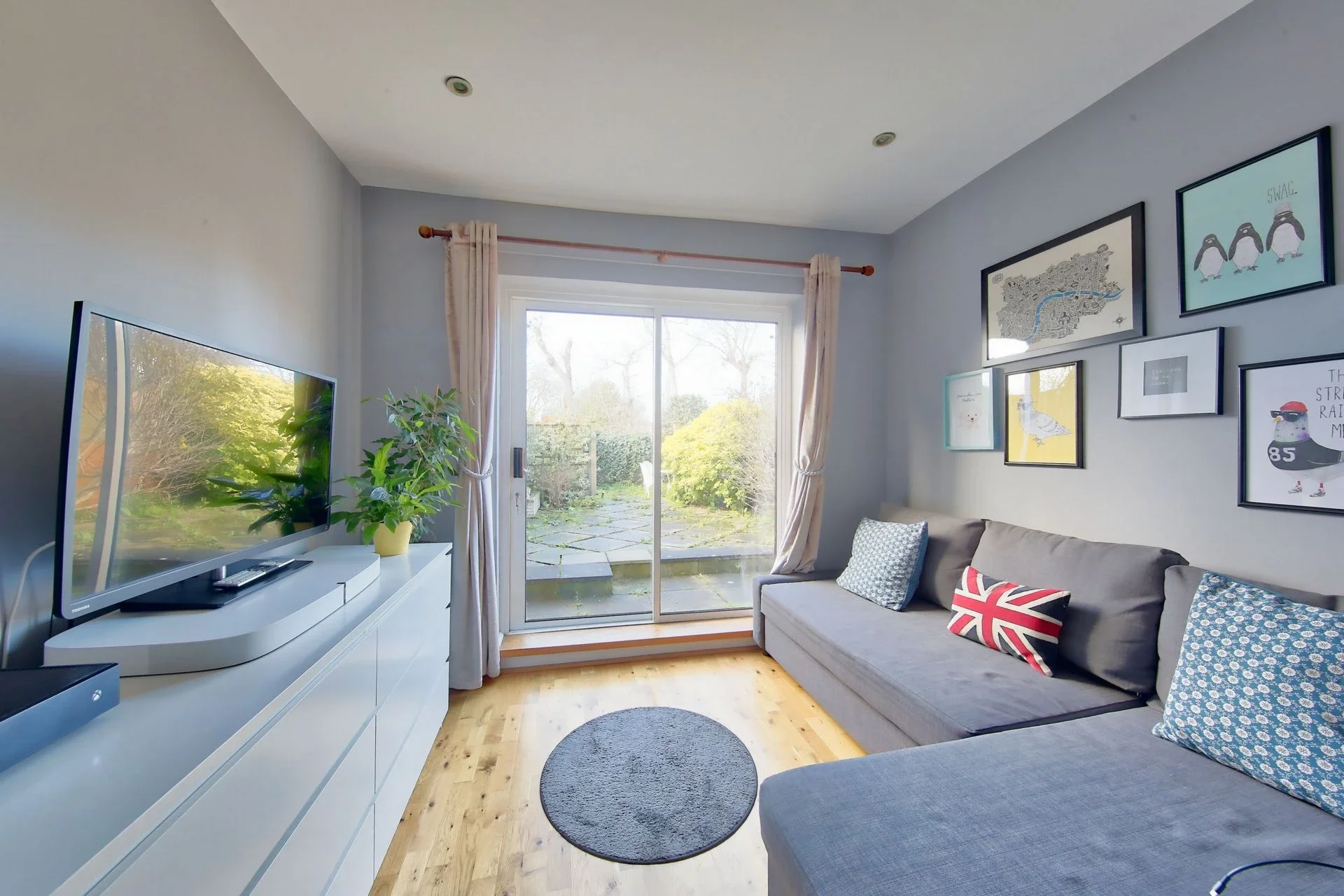 Flat Twilley Street in Greater London