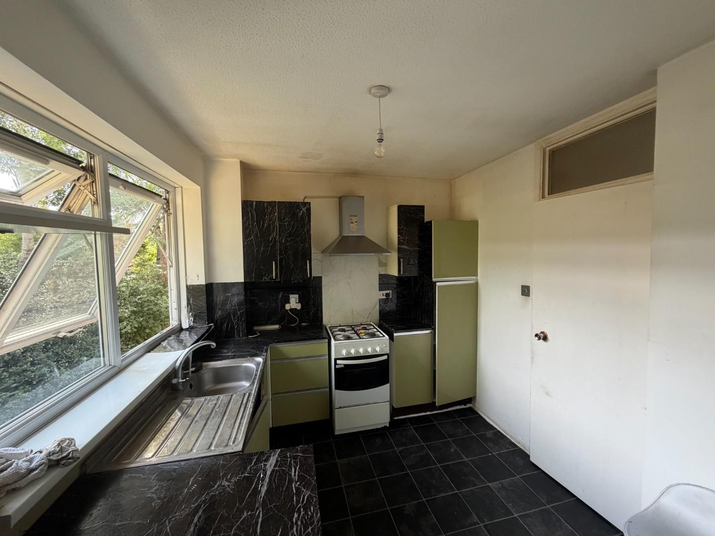 Flat Rowan Close in London