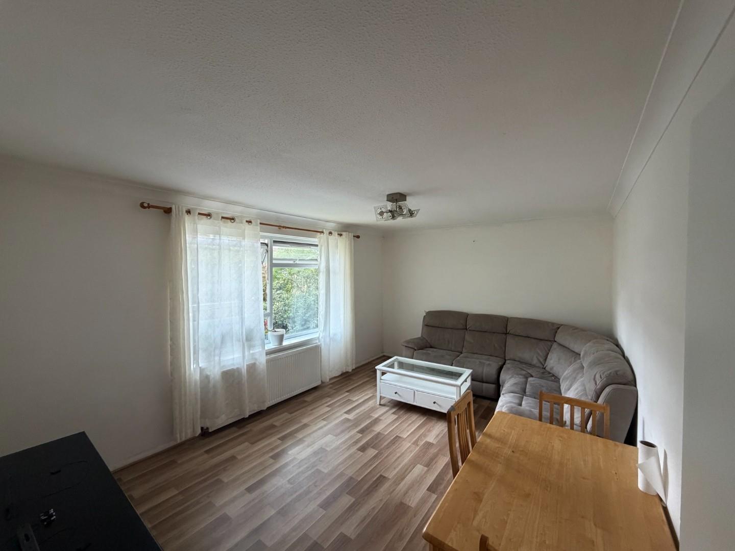Flat Rowan Close in London