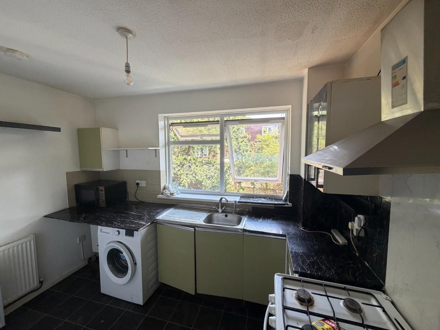 Flat Rowan Close in London