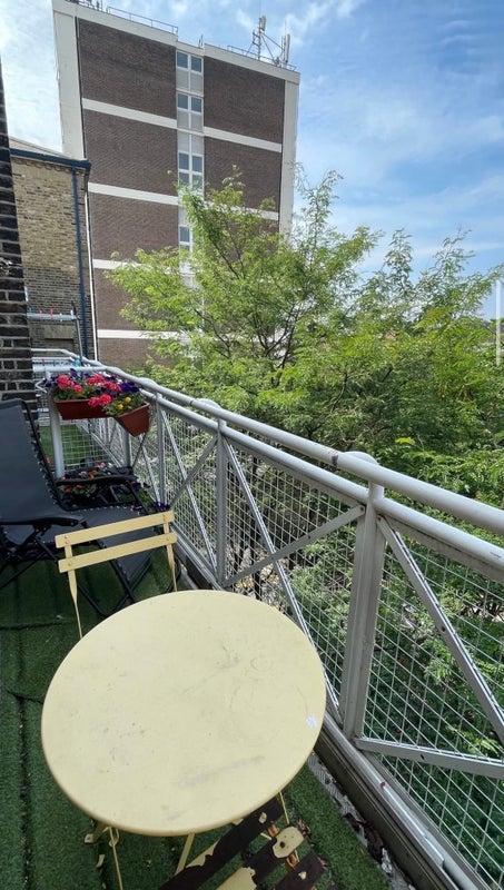 Room Farthing Fields in Greater London
