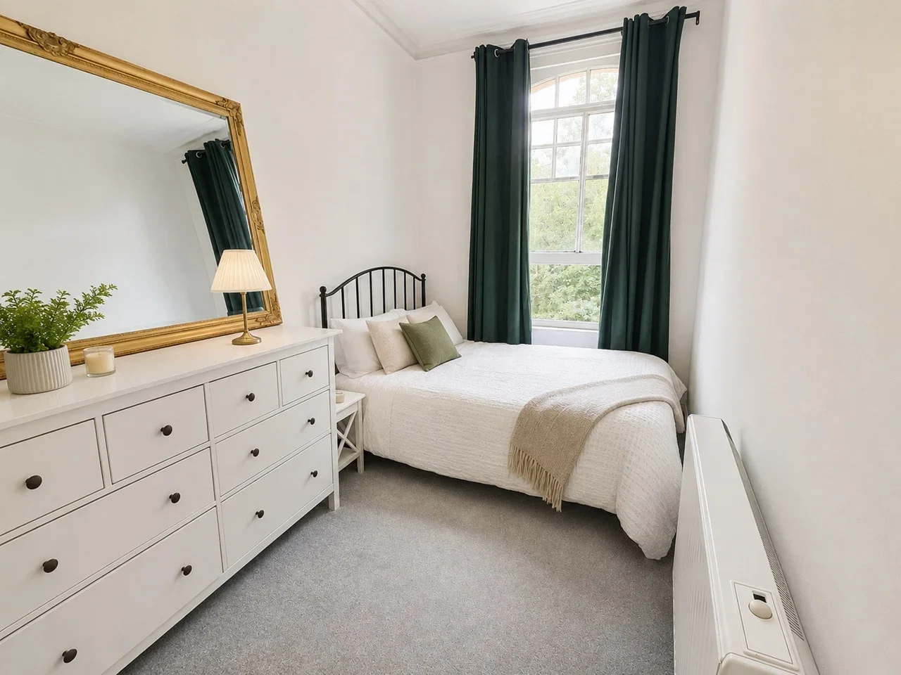 Flat Lee Road in Greater London