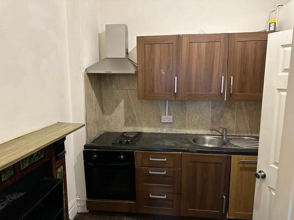Flat Gloucester Road in Bristol