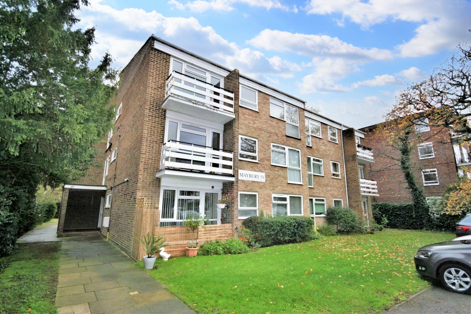 Flat Lakeside in Greater London