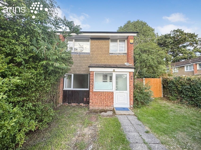 House Devitt Close in Reading
