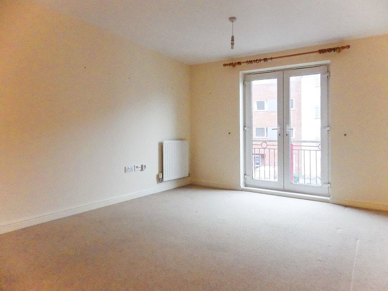 Flat Coxhill Way in Aylesbury