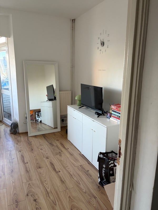 Room Burge Street in Greater London
