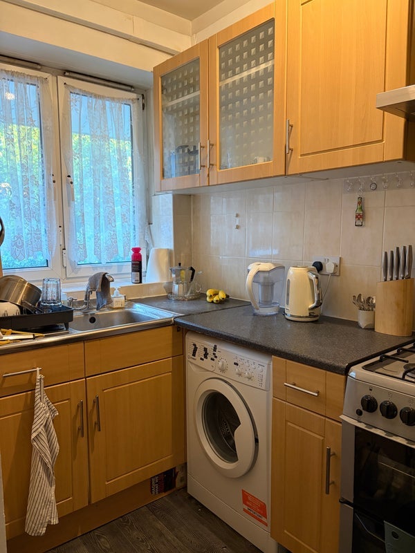 Room Burge Street in Greater London