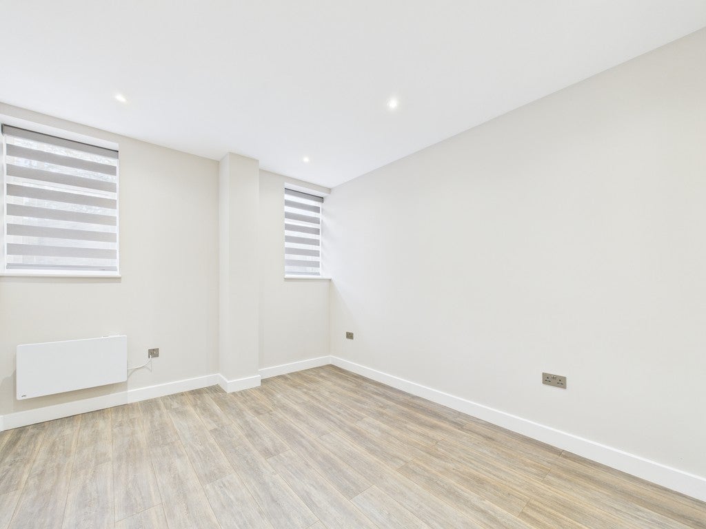 Flat Victoria Way in Mid Sussex