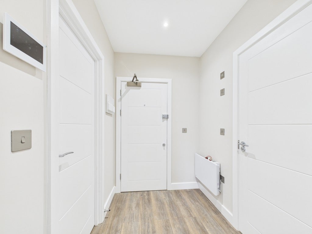 Flat Victoria Way in Mid Sussex