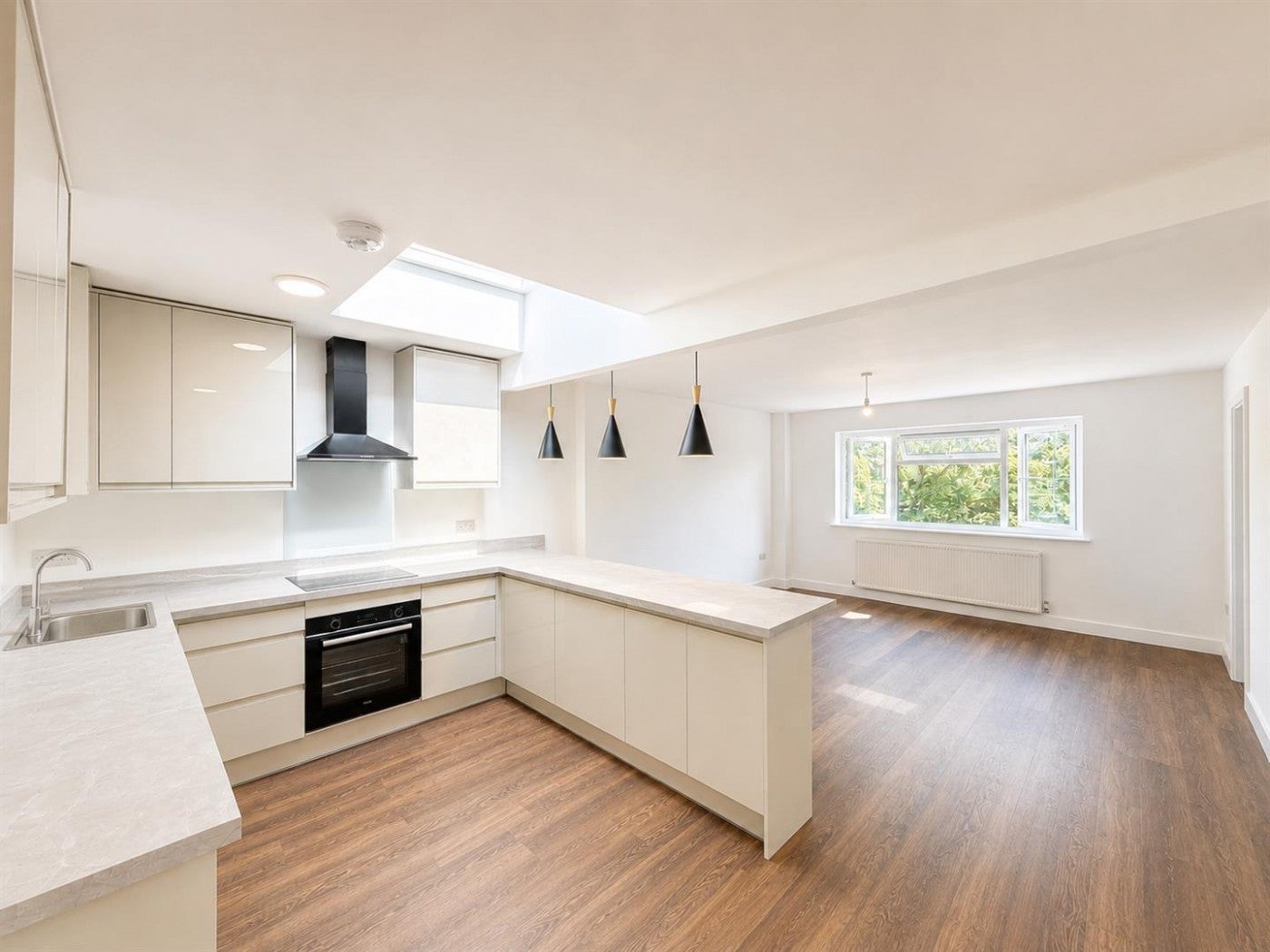 Flat Harlington Road West in Greater London