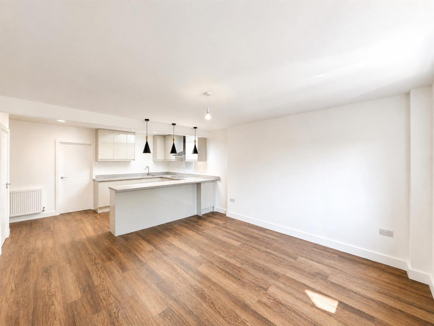 Flat Harlington Road West in Greater London