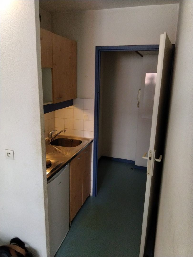 Flat Rue Ernest Renan in Vénissieux