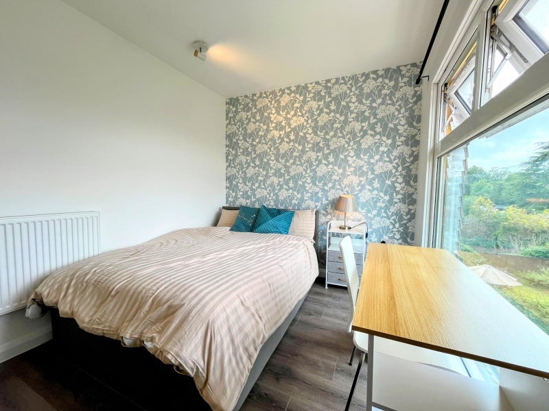 House Manor Drive North in Greater London