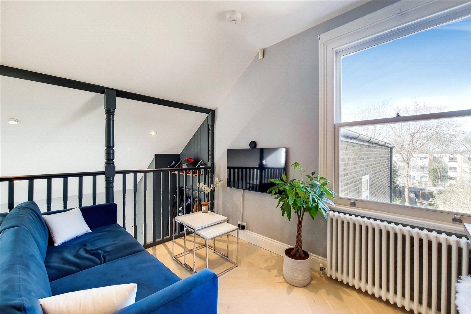 Flat Castelnau in Greater London