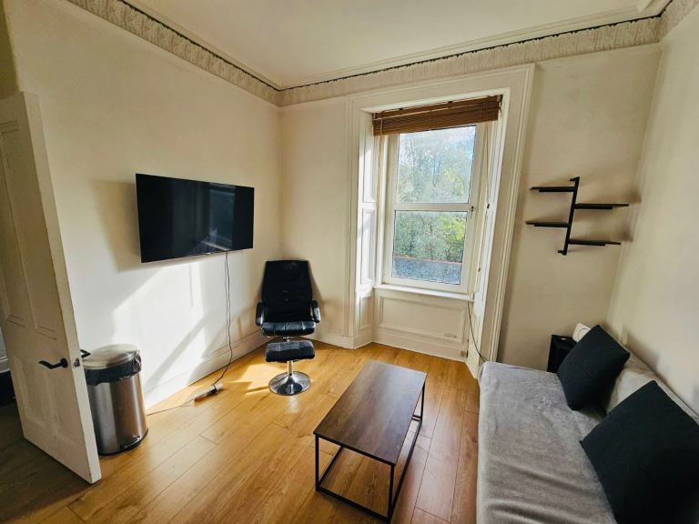 Flat Morningside Gardens in City of Edinburgh
