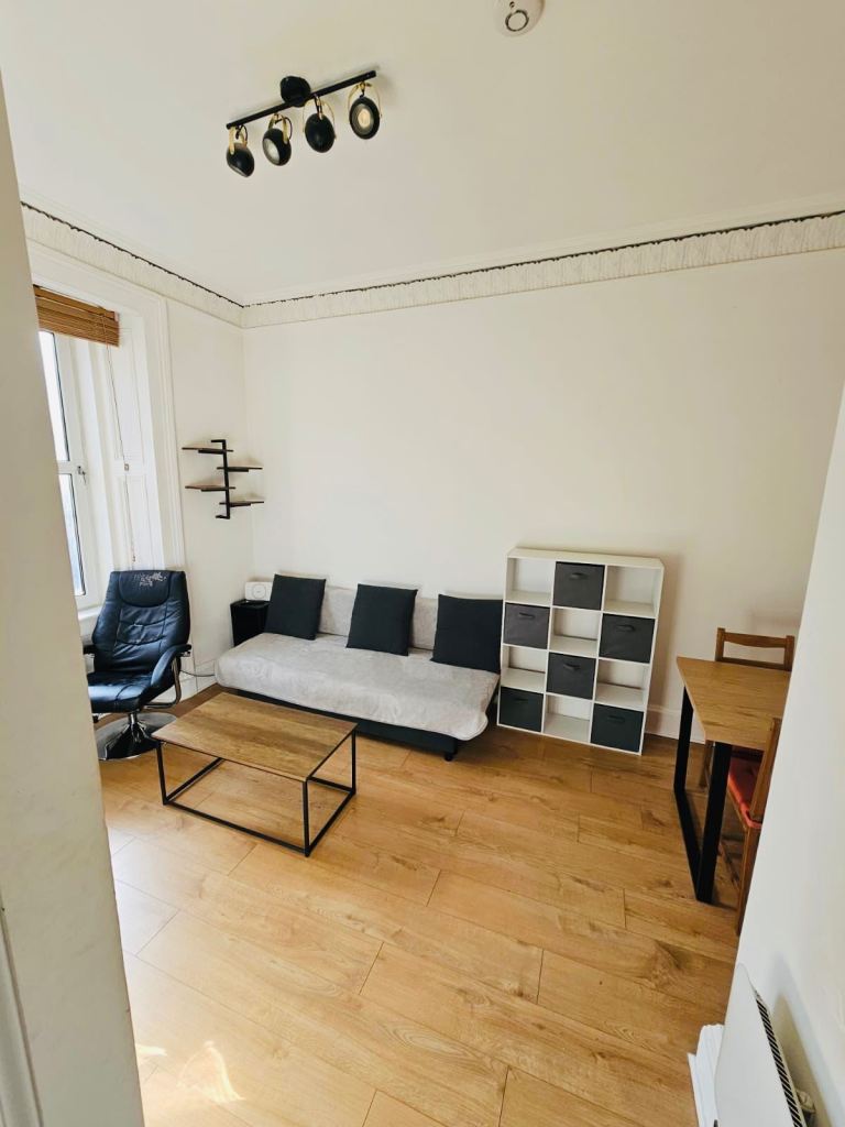 Flat Morningside Gardens in City of Edinburgh