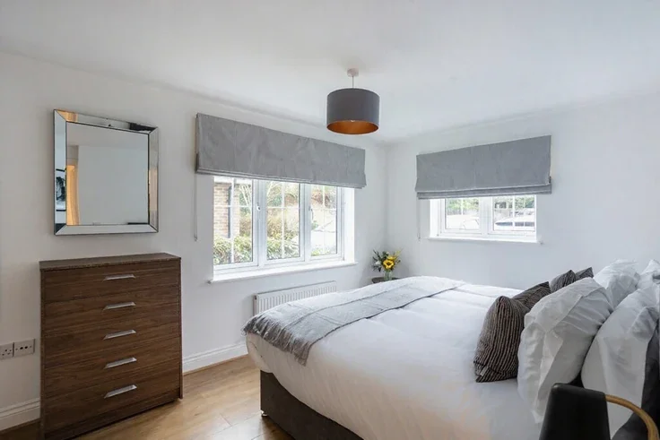 Flat London Road in Borough of Runnymede
