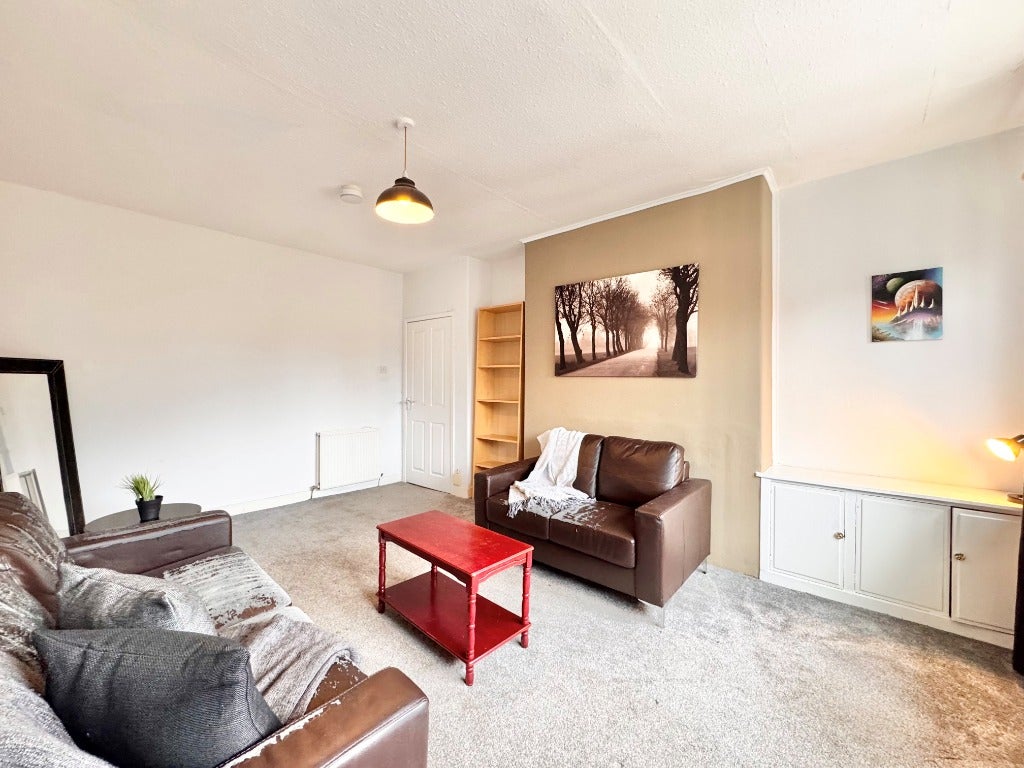 Flat Thornwood Avenue in Glasgow