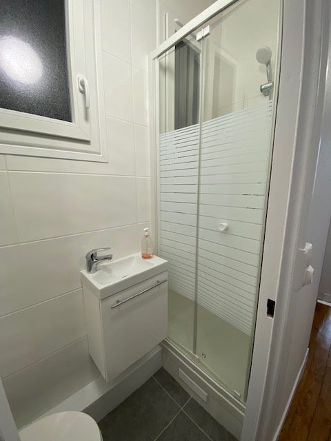 Flat Rue Marius Aufan in Levallois-Perret