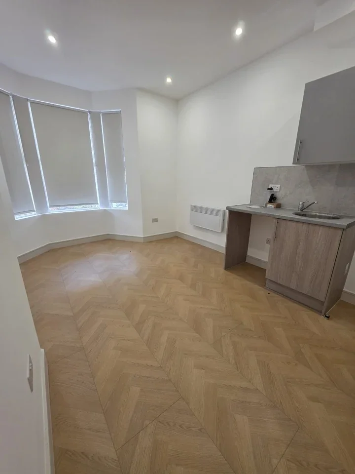 Flat Franciscan Road in Greater London