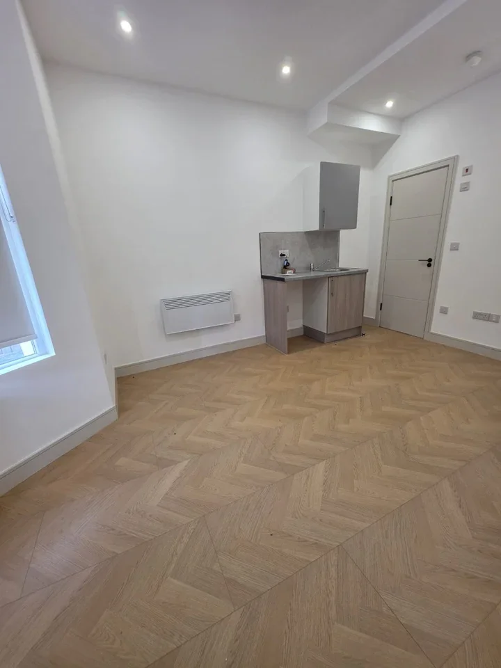 Flat Franciscan Road in Greater London