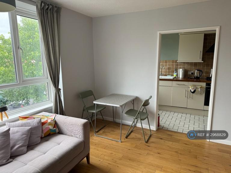 Flat Magdalen Road in Greater London