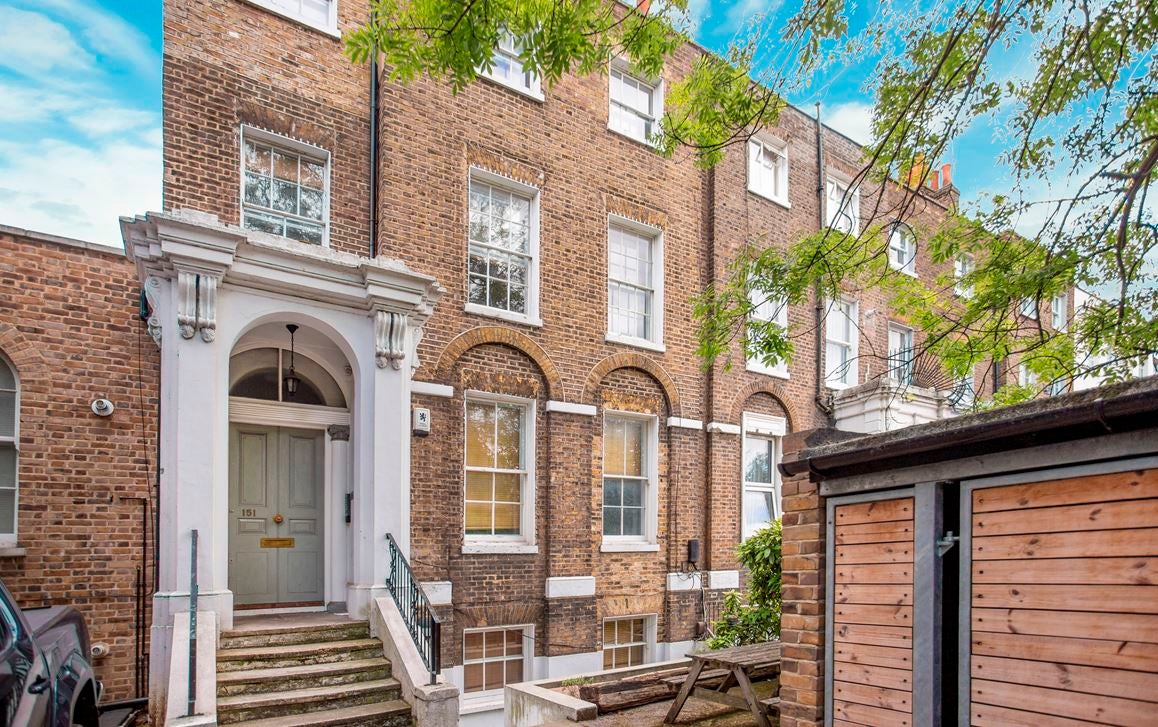 Flat Clapham Road in Greater London