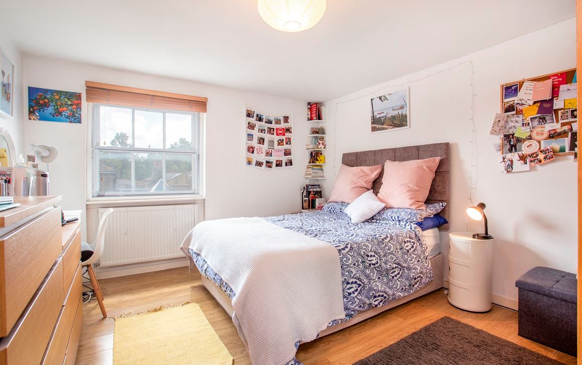 Flat Clapham Road in Greater London