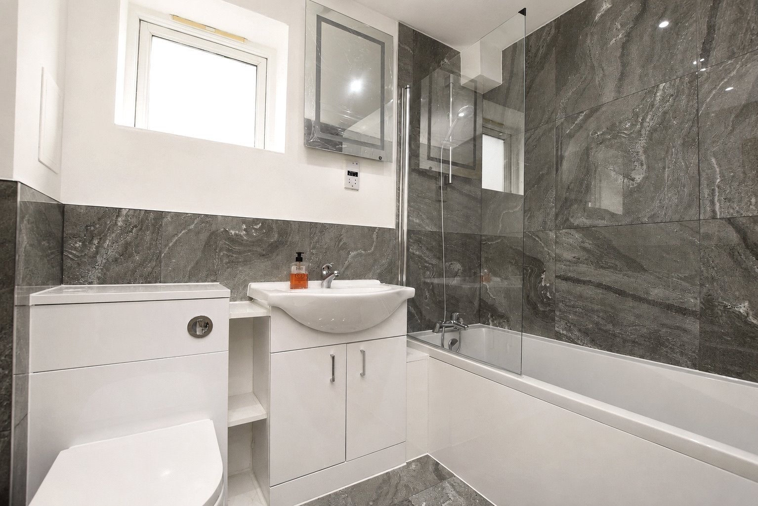 Flat Malt House Place in Greater London
