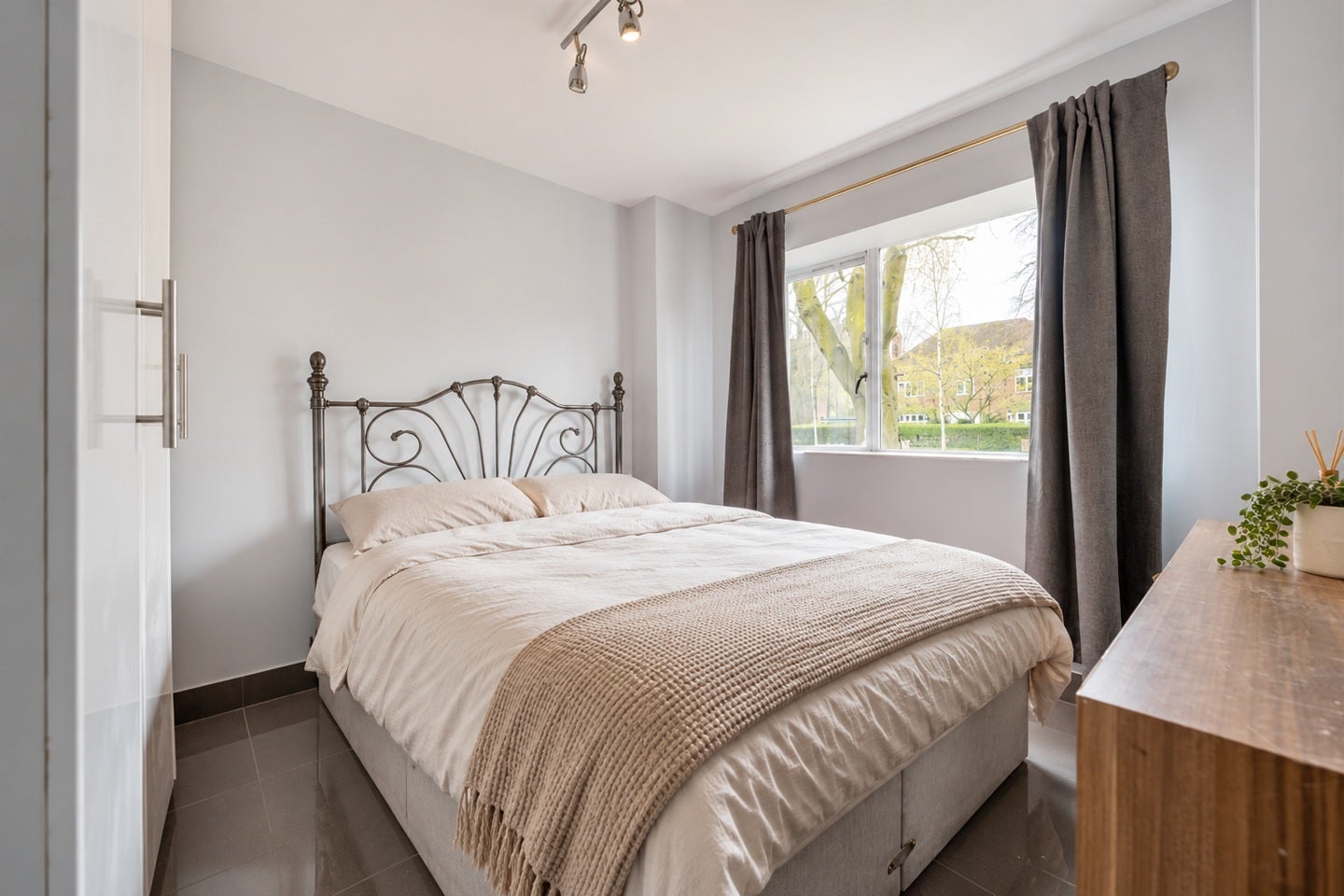 Flat Aberdeen Park in Greater London