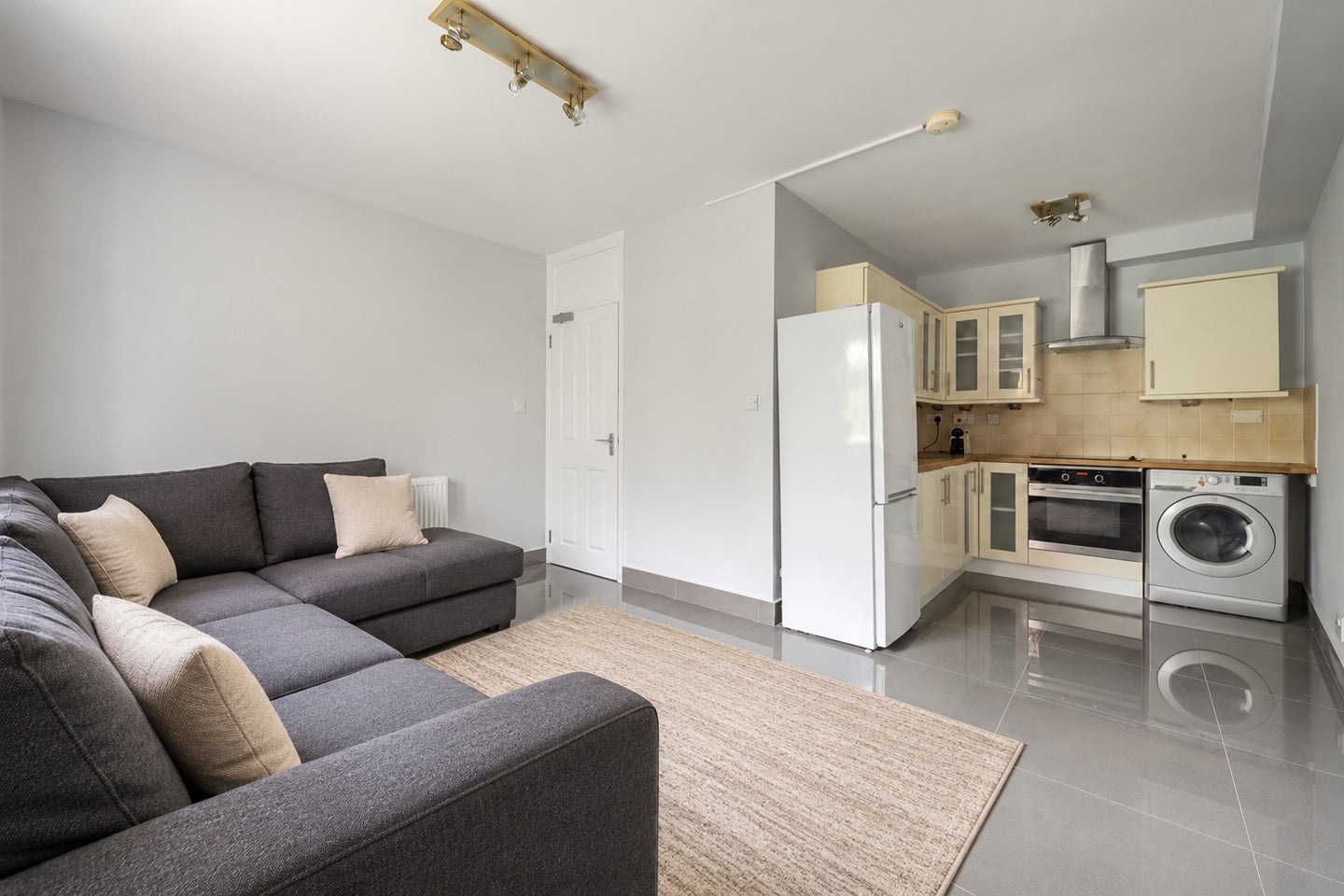 Flat Aberdeen Park in Greater London
