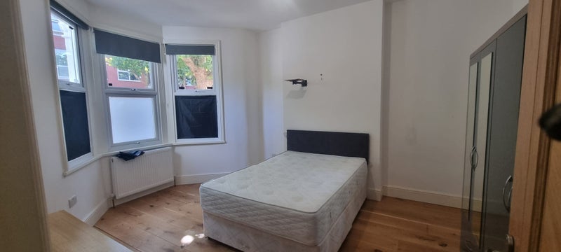Room Carlingford Road in Greater London