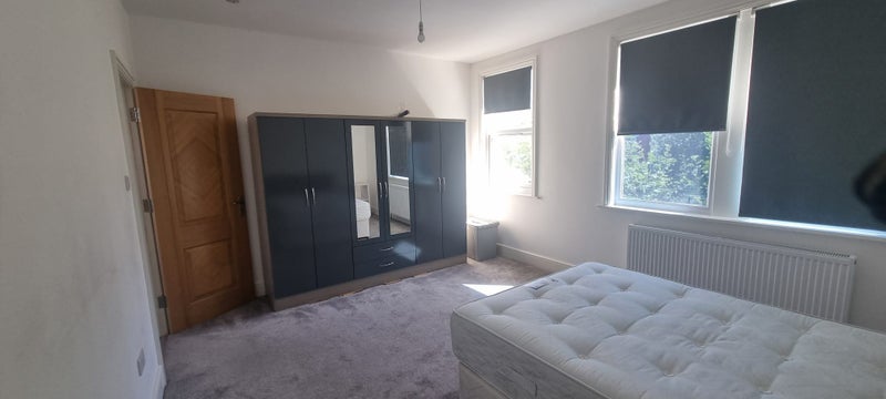 Room Carlingford Road in Greater London
