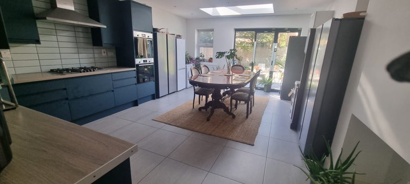 Room Carlingford Road in Greater London
