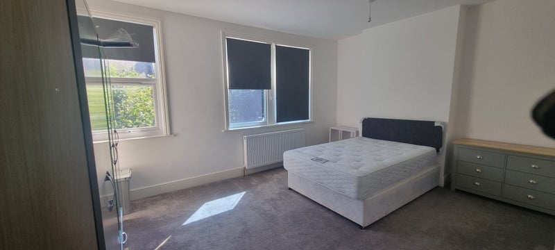 Room Carlingford Road in Greater London