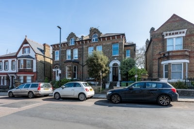 Flat Vanbrugh Hill in London